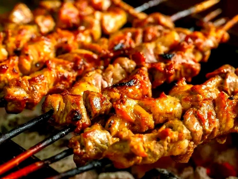 シンジャンの焼きラム串と大盤鶏
