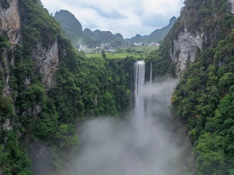 Jingxi karst peaks and valleys, pastoral fields, and emerald streams interwoven with rural villages
