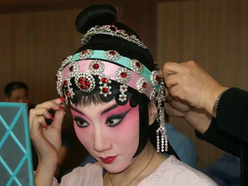 Chinese Peking Opera and Mask Techniques