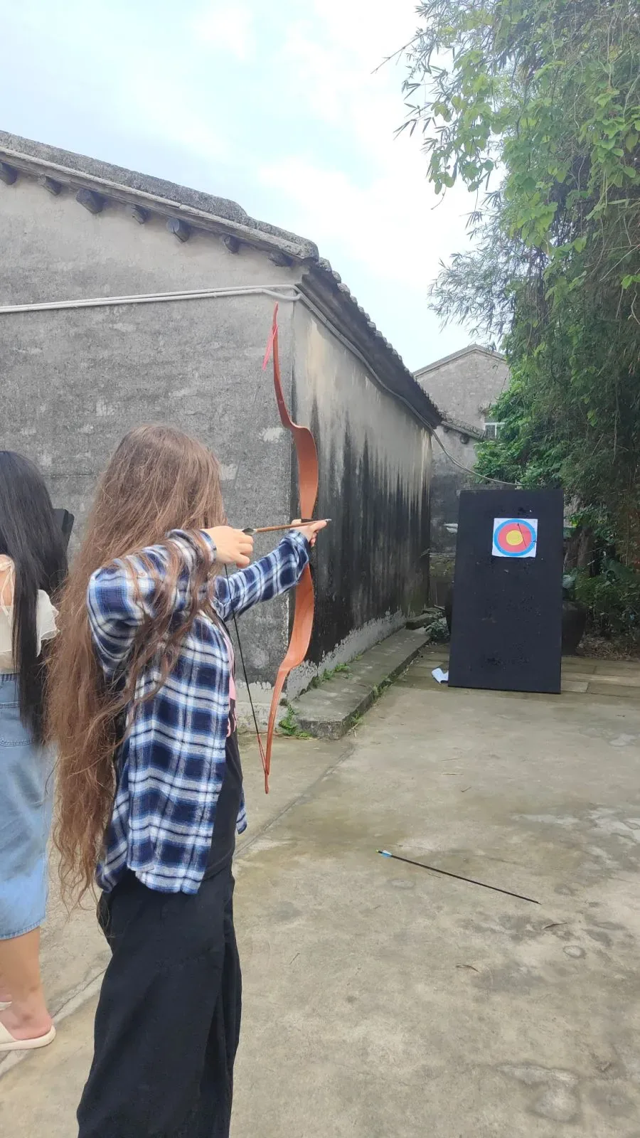 Gap Year Student experience archery in Beihai